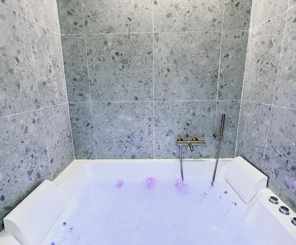 Hotel Metz Mon Amour, Un Sejour A 200M De La Cathedrale ! Classe 3 Etoiles ! Eksteriør billede